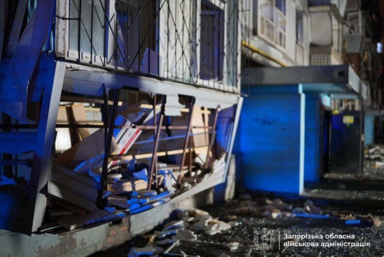 Росіяни вдарили по Запоріжжю: загинув чоловік, є постраждалі, серед яких немовля