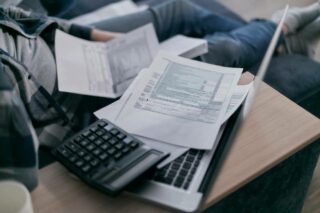 Чи потрібно відпрацьовувати 2 тижні при звільненні під час воєнного стану: що зазначено в законі