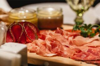 Элитные мясные деликатесы и колбасы, изменившие кулинарию навсегда