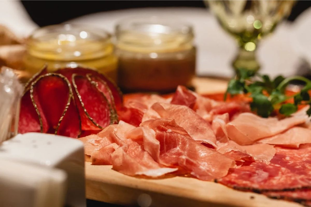Элитные мясные деликатесы и колбасы, изменившие кулинарию навсегда