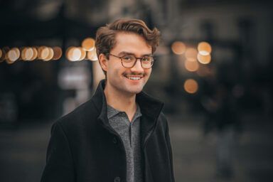 Манікюр на Новий рік 2026: елегантні та святкові ідеї нігтів до свята