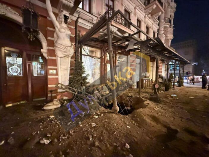 Баллистика по историческому центру Одессы: есть раненые Фото к: Одесса: Бристоль пострадал от атаки баллистики