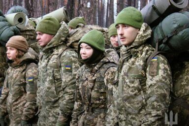 Фото до: Спрощене набуття громадянства для дружин та чоловіків військових: закон