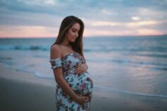 Чи можна хрустіти пальцями рук і ніг: чому виникає це явище та чи безпечне воно