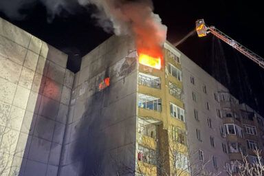 Фото до: Дрон влучив у багатоповерхівку на Кіровоградщині: троє людей поранено