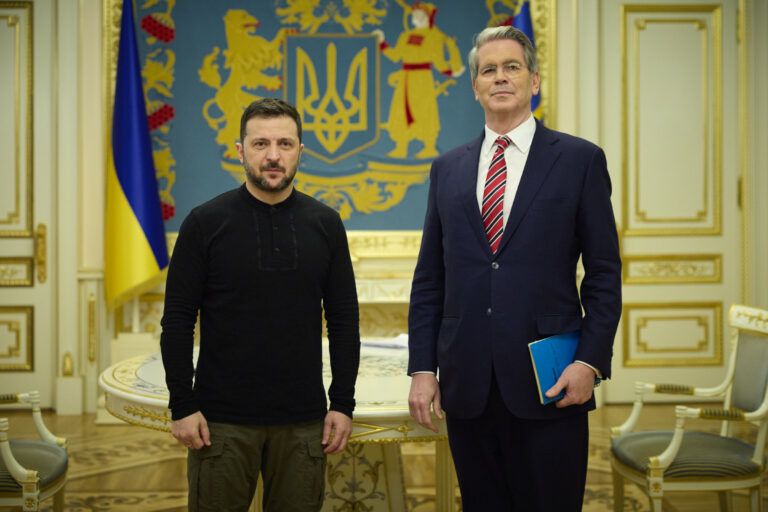 Фото 1 к: Трамп обвинил Украину в грубом отношении к министру финансов Бессенту