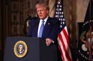 Спал и не мог встретиться: Трамп обвинил Зеленского в плохом отношении к министру финансов США