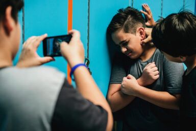 Фото до: Чому сучасні підлітки такі жорстокі: пояснення психолога