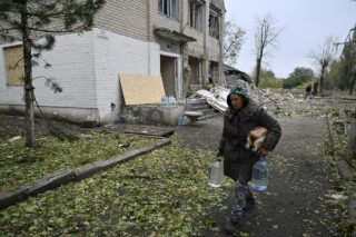На грани смерти, но в родных стенах: почему люди не уезжают из прифронтовых зон