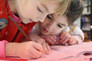 Фото к: Как детям с ВТО поступить в украинскую школу: документы, процедура, нюансы