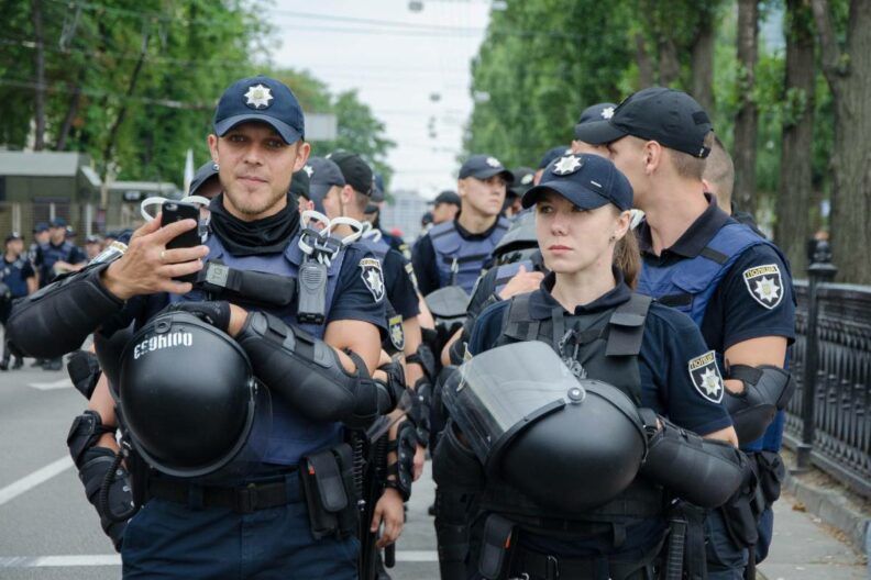 посадовий оклад поліцейського