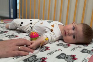 Фото до: 3-місячній дитині видалили пухлину, яка змістила серце в правий бік