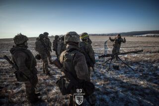 військові