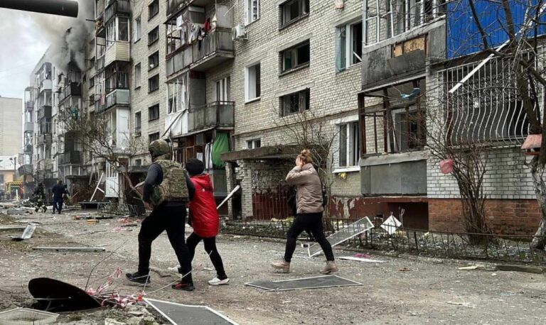 Фото 1 до: Руйнівний удар: жертви та руйнування