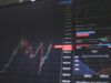 Черный понедельник 2025: почему биткоин летит вниз, а миллиардеры теряют состояние