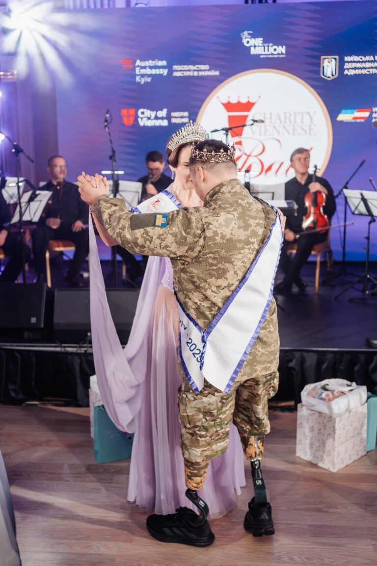 Воїн ЗСУ станцював на Віденському Балі