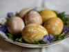 Чтобы крашенки были желтыми, словно солнышко: как покрасить яйца куркумой