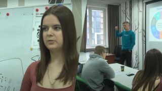Бізнес-уроки, SMM та IT-справа: на Хмельниччині відкрили школу для дружин ветеранів