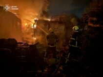 Мощные взрывы в Киеве: поврежден ТЦ, среди раненых есть дети