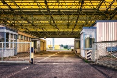 “Гвоздікі” у Торонто, Неаполі та Празі — Росія готується до 9 травня по всьому світу