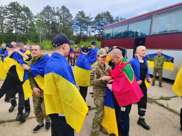 Нарешті вдома! Ще 205 українських захисників повернулися з російського полону
