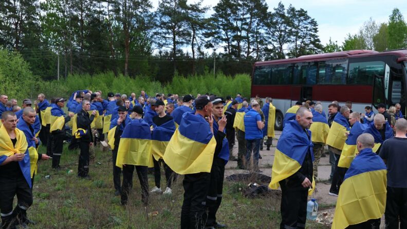 Нарешті вдома! Ще 205 українських захисників повернулися з російського полону