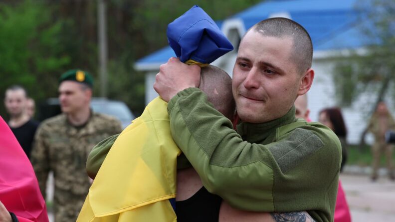 Нарешті вдома! Ще 205 українських захисників повернулися з російського полону