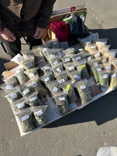 Чай тітоньки Марії: як один пост допоміг бабусі розпродати усі трави