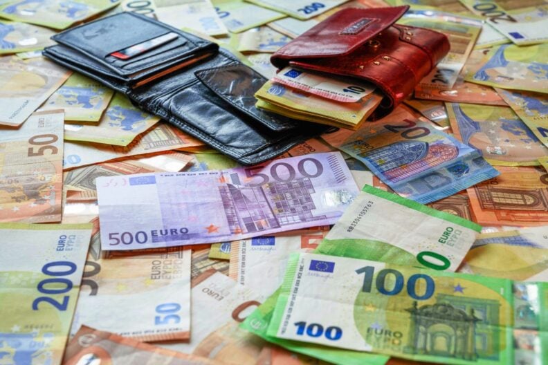 Перехід від долара до євро — як це вплине на гаманець українця