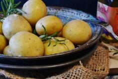 чи потрібно чистити молоду картоплю