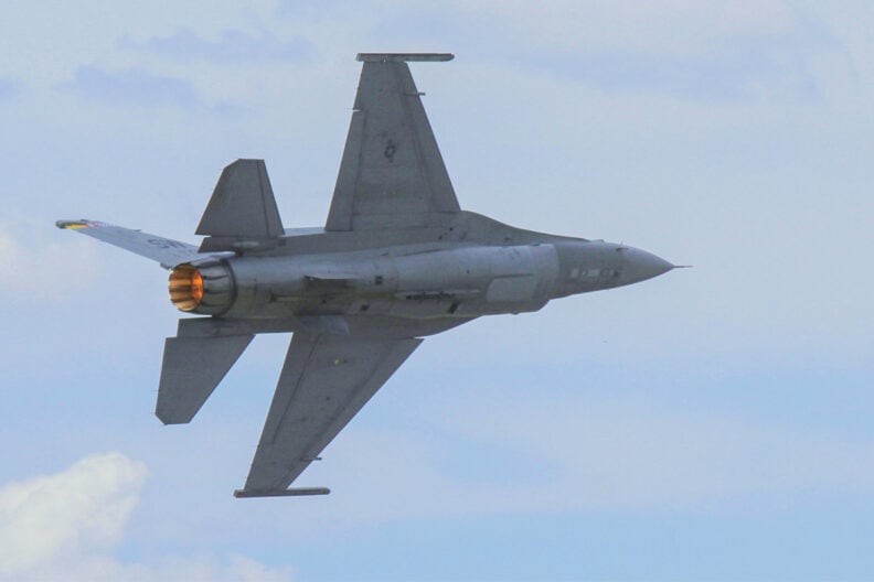 F-16