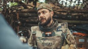 Налітає рій російських дронів