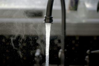 Не платять найбагатші? У Києві борг за гарячу воду і опалення перевищив 7 мільярдів гривень