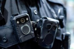 Ніяких ватних паличок: як правильно чистити вуха в домашніх умовах