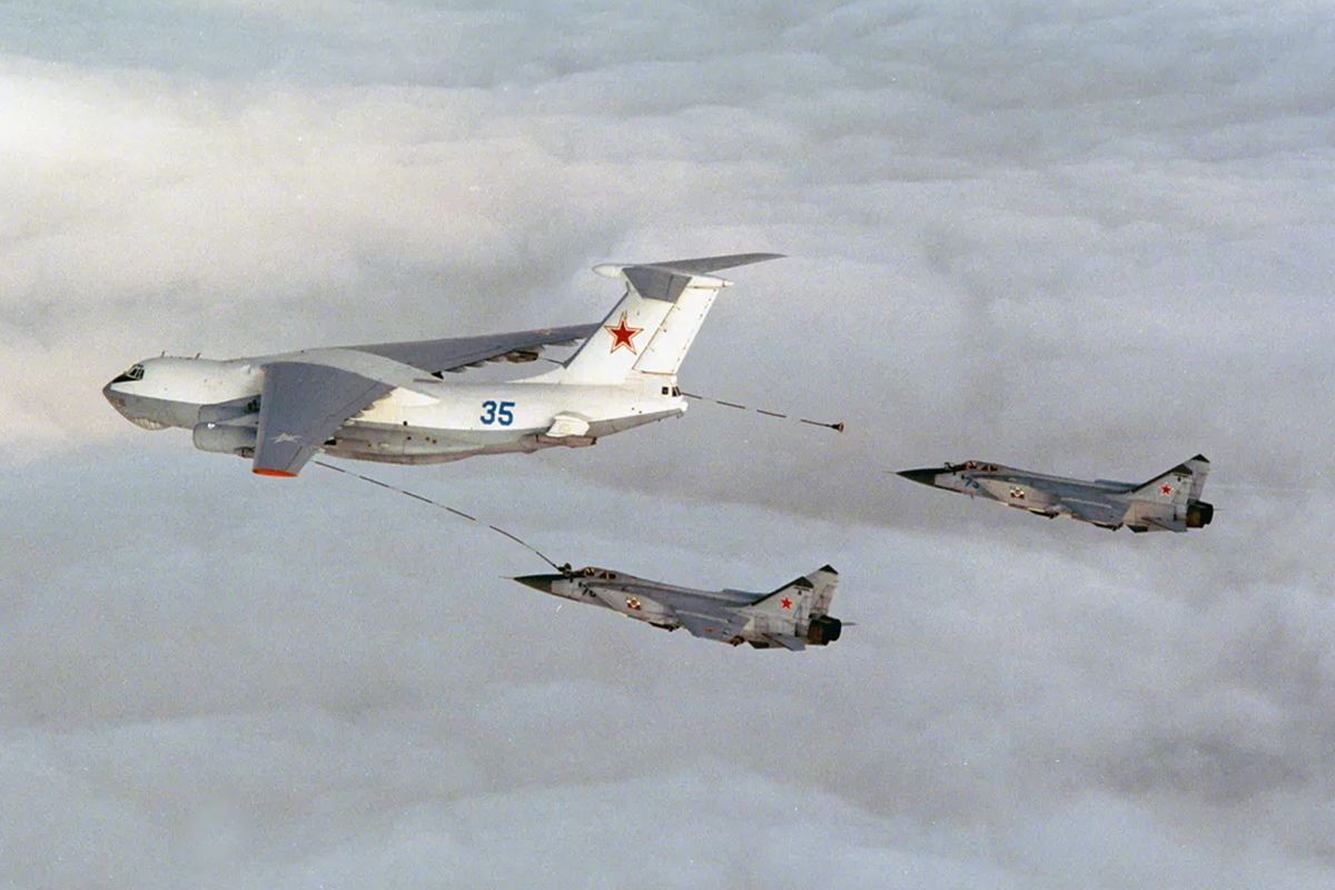 сколько длится дозаправка в воздухе МИГ-31