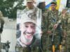 Провожали на коленях… В Киеве простились с телеведущим Максимом Нелипой
