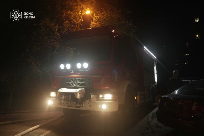 Нічний обстріл Києва: є поранені через влучання уламків