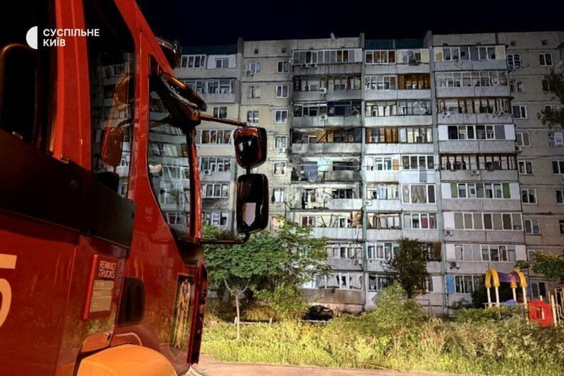 Нічний обстріл Києва: є поранені через влучання уламків