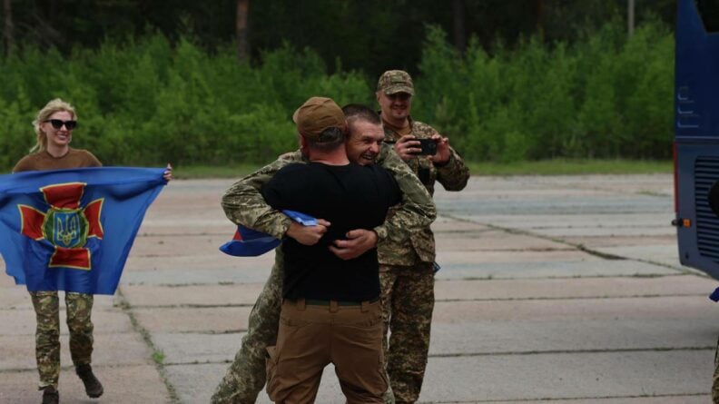 Понад 300 захисників повернули з російського полону у форматі 1000 на 1000