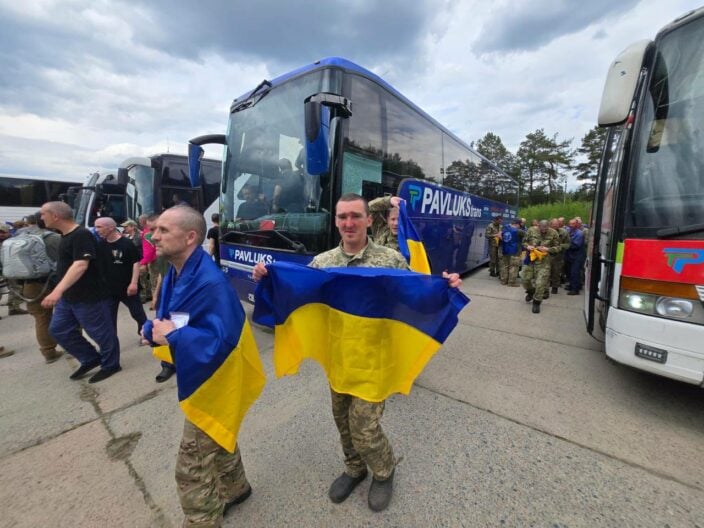 Понад 300 захисників повернули з російського полону у форматі 1000 на 1000
