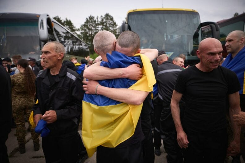 Масштабный обмен 1000 на 1000 завершен: домой вернулись еще 303 Защитники