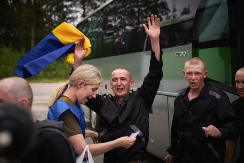 Великий обмін 1000 на 1000 завершено: додому повернулися ще 303 Захисники