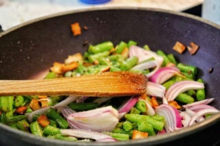 Смажені часникові стрілки