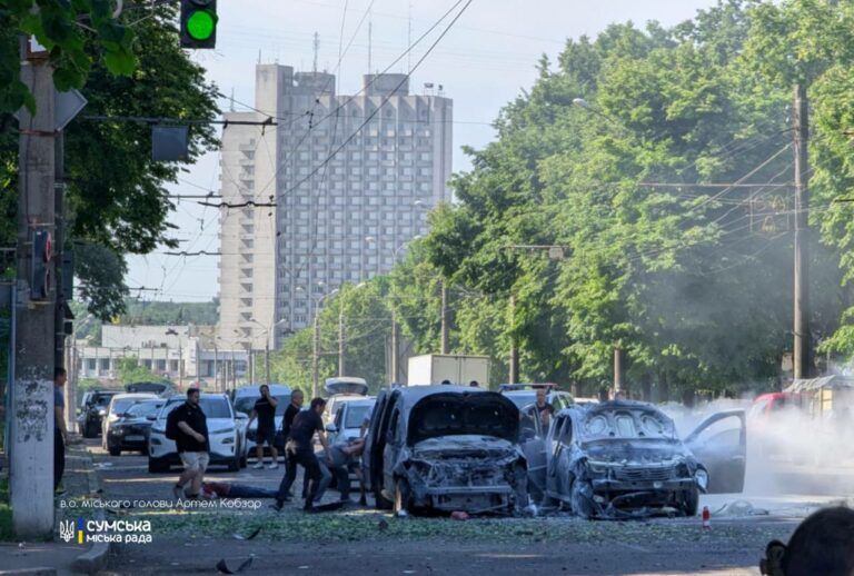 Фото 1 до: Суми під ударом РФ: є загиблі та постраждалі