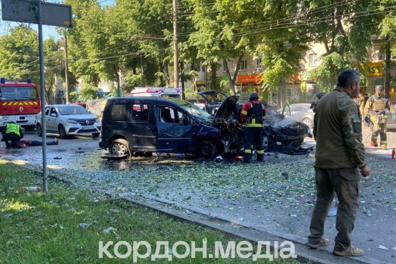 Прилет по центру Сум: россияне обстреляли город — ранены дети, есть погибшие (Обновлено)