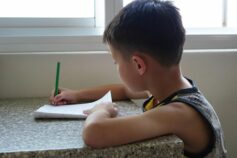 Скільки дітей вчаться у школах