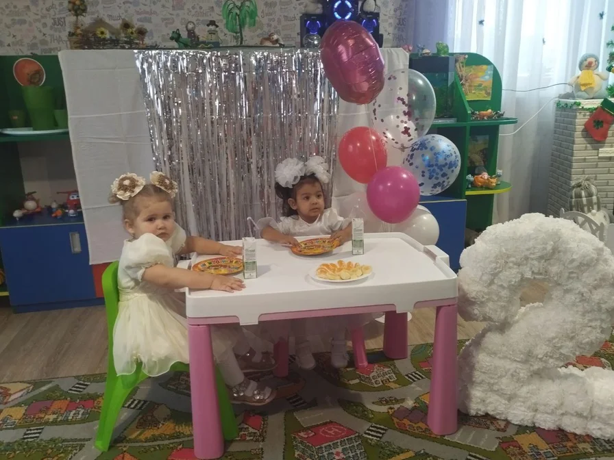 Фото до: Світ за металевими дверима