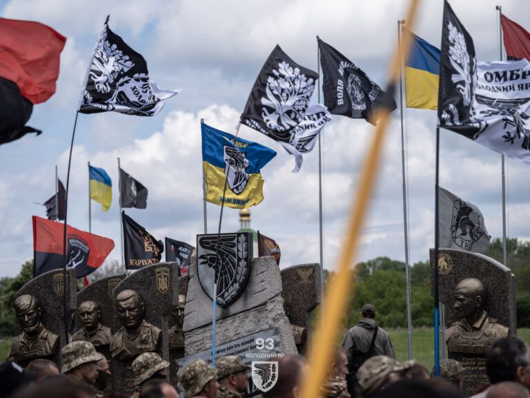 Фото 3 до: Дмитро: могила матері по той бік російського кордону