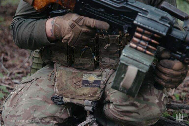 Фото 2 до: Андрій: “Там, де горять дерева, був мій дім”