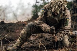 Все почалось із захвату та алфавіту: історія військового з Британії, який вчить українську, щоб захищати свободу